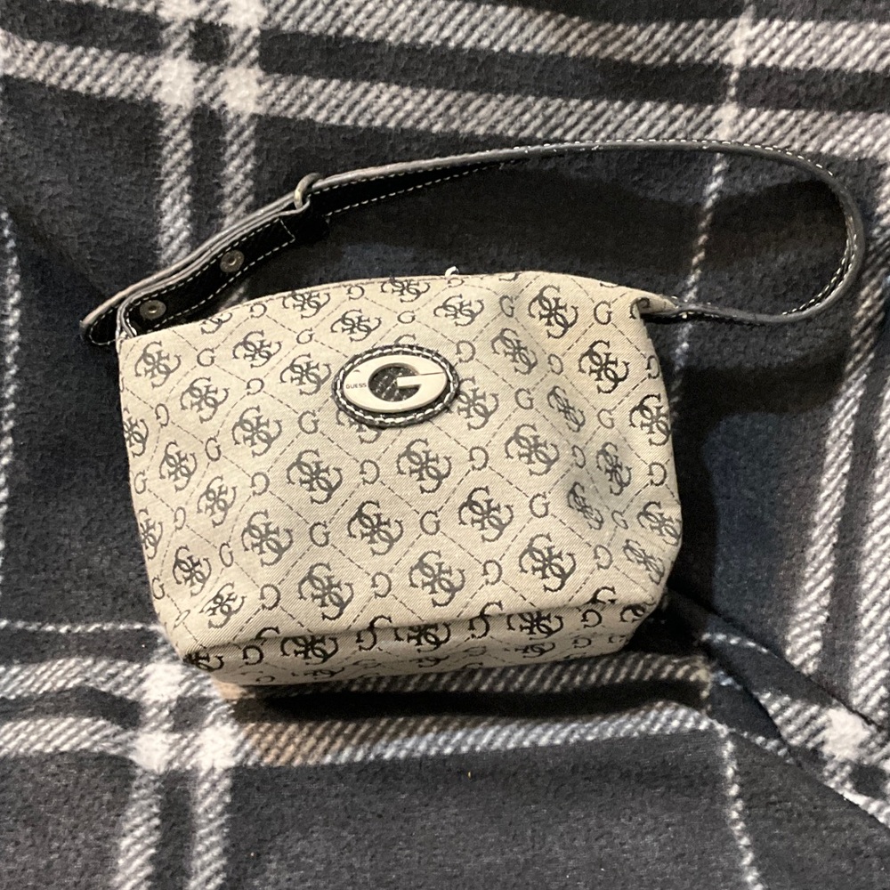 Guess Black and Cream Patterned Clutch